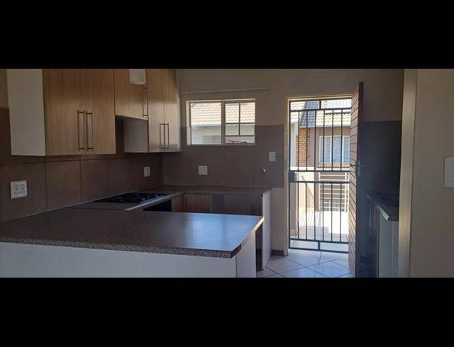 2 BEDROOM APARTMENT FOR SALE IN STONERIDGE